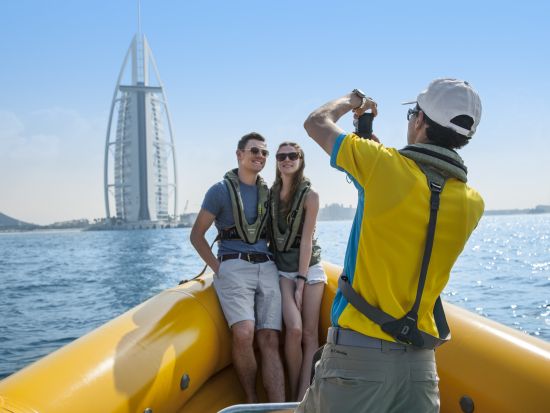 海から見る感動のドバイ！イエローボートツアー☆記念に残るベストショットが撮れます＜ドバイ発＞