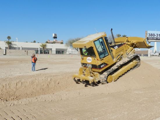 ブルドーザーやショベルカーを運転！Dig this 重機操縦体験　＜運転免許いらずで参加OK／英語ガイド＞