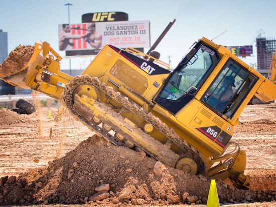 ブルドーザーやショベルカーを運転！Dig this 重機操縦体験　＜運転免許いらずで参加OK／英語ガイド＞