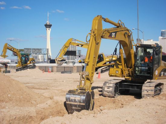 ブルドーザーやショベルカーを運転！Dig this 重機操縦体験　＜運転免許いらずで参加OK／英語ガイド＞
