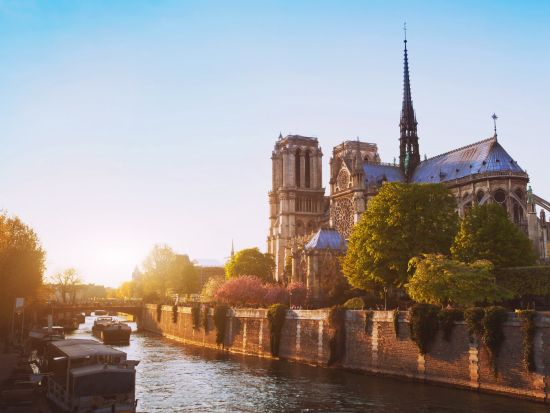 セーヌ川遊覧クルーズチケット予約 バトーパリジャン　QRチケットでそのまま乗船可！＜1時間クルーズ／日本語オーディオガイドサービス＞*当日予約OK