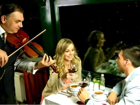 ドナウ川ナイトクルーズ　ハンガリー民謡とともに過ごすブダペストの夜＜19時出発／夕食付きプランあり／ブダペスト発＞