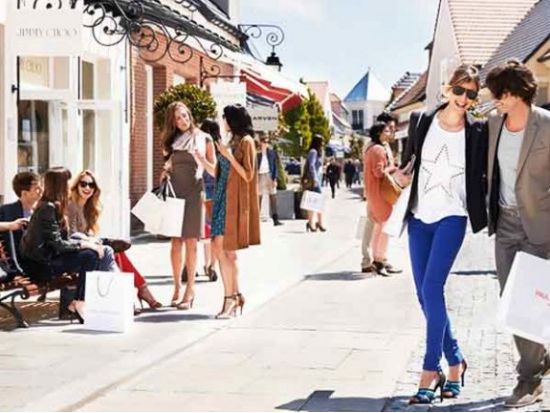 ラ・ヴァレ・ヴィラージュ(La Vallee Village) アウトレット 往復シャトルバス ＜午前または午後＞*当日予約OK