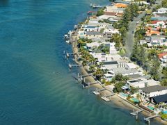 See the city's highlights on a broadwater cruise