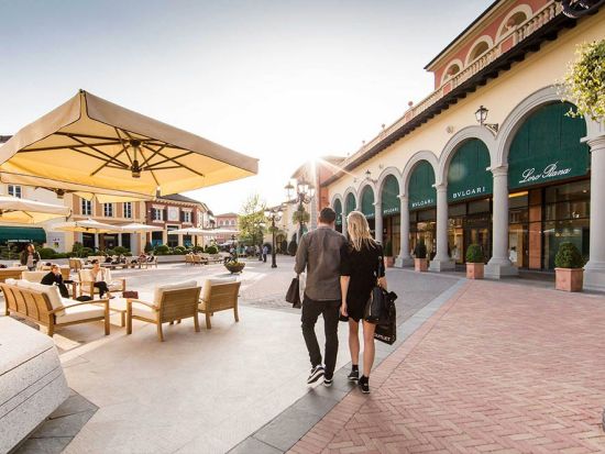 一流ブランドが最大70%オフ！「セッラヴァッレ デザイナーアウトレット」ショッピングツアー＜ミラノ発＞　*当日予約OK