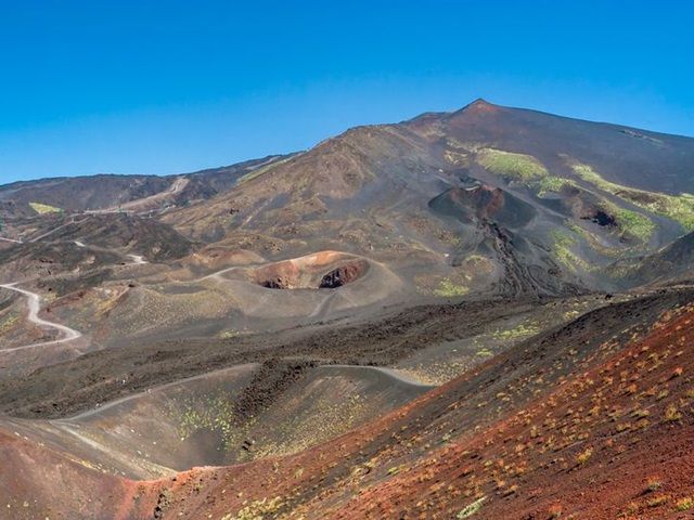 シチリアの自然を満喫！エトナ火山半日観光ツアー＜英語／カターニア発