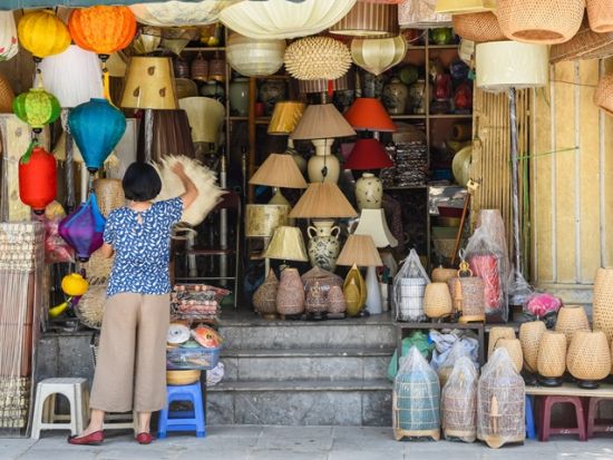 2大世界遺産を巡る！ハロン湾クルーズ＋陶器の伝統工芸バッチャン村観光1泊2日ツアー「ラザリークラッシック号」全室ハロン湾の眺望付きホテルに宿泊