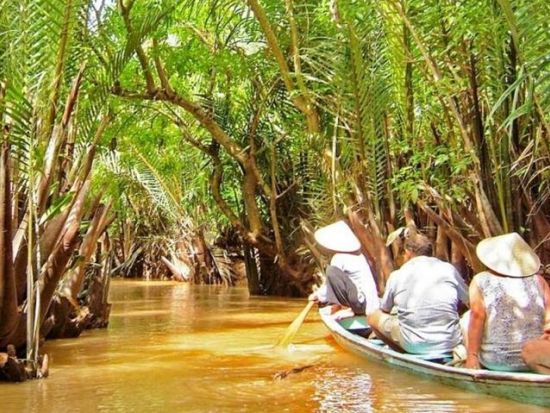 VIP高級車で行く！メコン川クルーズ日帰りツアー　ゆったりシートで長時間も快適移動＜貸切／往復送迎／現地ガイド(日本語可)／皇太子様訪問時の昼食付＞