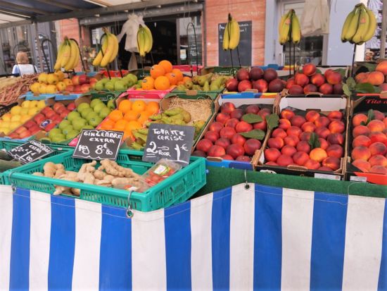 パリのマルシェ見学ツアー　特産品のテイスティングも！ ＜午前／日本語ガイド＞