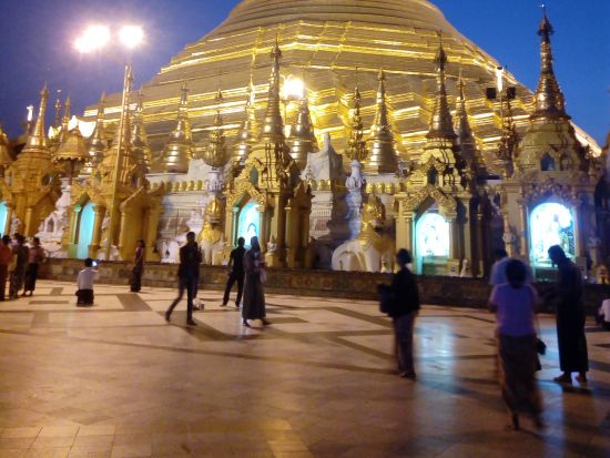 現地女性スタッフが紹介するヤンゴンの歴史＆最先端！ヤンゴン人気スポットツアー＜日本語／昼食付＞