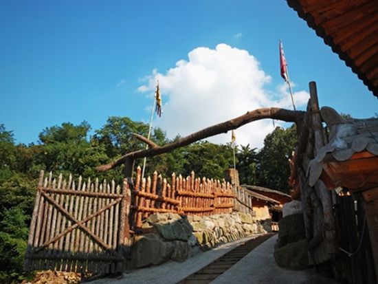 豪邸など名作ドラマのロケ地を一挙にめぐる！高句麗鍛冶屋ドラマセット場プランあり ＜午後または終日／日本語ガイド＞