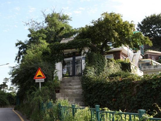 豪邸など名作ドラマのロケ地を一挙にめぐる！高句麗鍛冶屋ドラマセット場プランあり ＜午後または終日／日本語ガイド＞