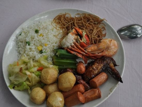 ガヤ島トレッキング＆サピ島シュノーケリングツアー ＜昼食付き／日本語ガイド／コタキナバル発＞