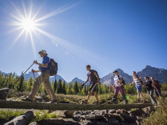 世界遺産カナディアンロッキー　バンフ国立公園 ハイキングツアー ＜6～10月／昼食付き／英語ガイド／バンフ発＞