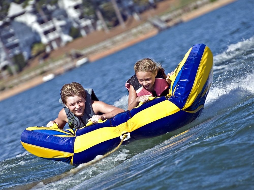 マクタン島でマリンスポーツを体験！ジャンボチューブパッケージ＜送迎