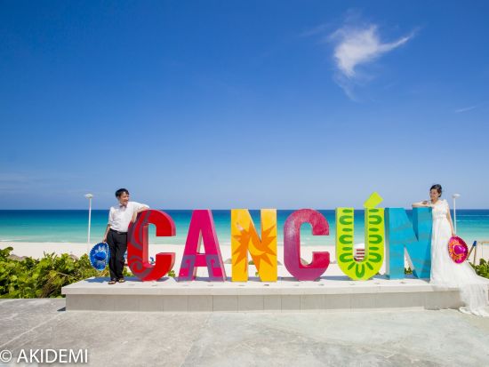 カンクン・ウェディングフォト　ビーチ撮影プラン　女性プロカメラマン「Aki Demi」監修＜メキシコ人カメラマン（英語）／カンクン発＞