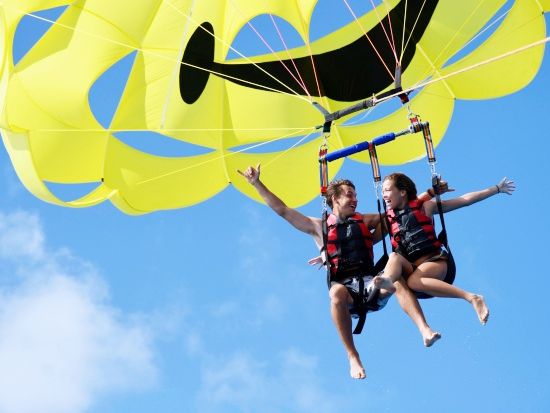 パラセイリング　高さ150m／90m＜ハワイカイ＞by シーブリーズ・ウォータースポーツ