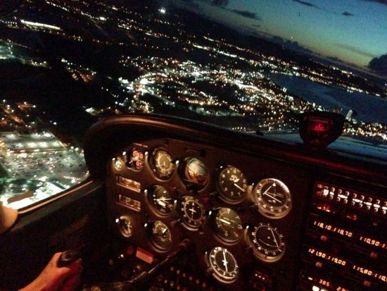 セスナ（小型飛行機）遊覧飛行 ロマンチックな夜景鑑賞でナイトクルージング＜貸切／25分＞