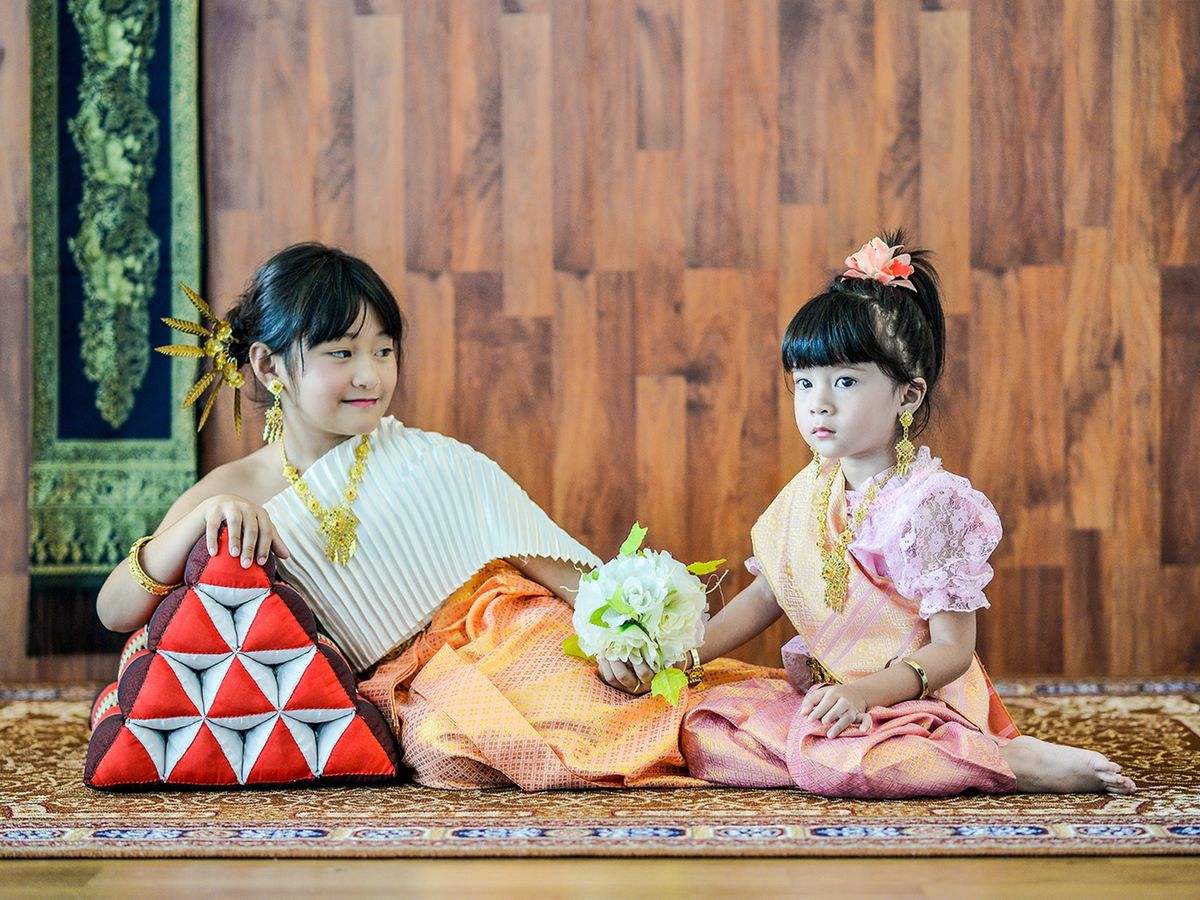 タイ伝統衣装で写真撮影 観光地フォト＜簡単なヘアメイク付