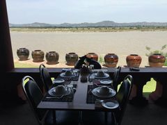 昼食会場 サンセットガーデン 目の前は大河イラワジ川