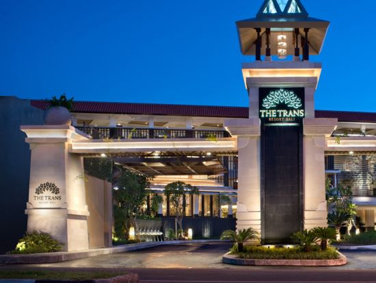 世界遺産タマン・アユン寺院＆タナロット寺院の夕日観賞ツアー ＜夕食付き／日本語ガイド＞by JTB