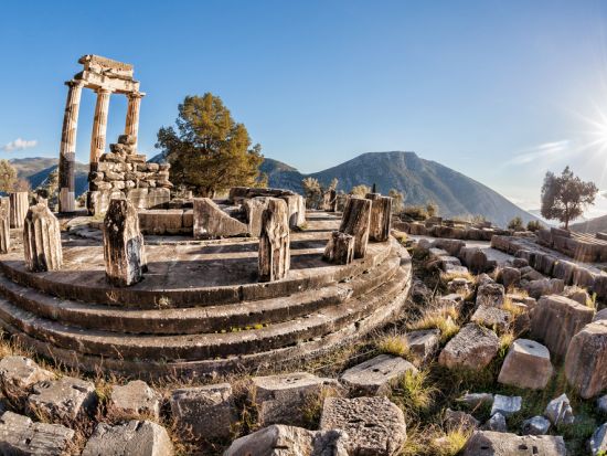 ホテルクラスが選べる！世界遺産デルフィ＆メテオラ　2泊3日ツアー＜4月～10月／アテネ発＞