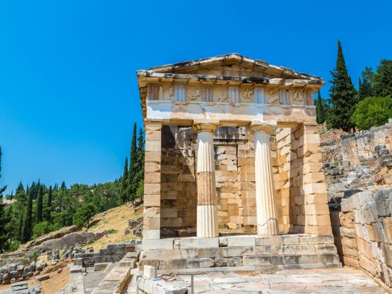 世界遺産デルフィ遺跡　1泊2日宿泊ツアー＜4月～10月／朝・夕食付／英語ガイド／アテネ発＞