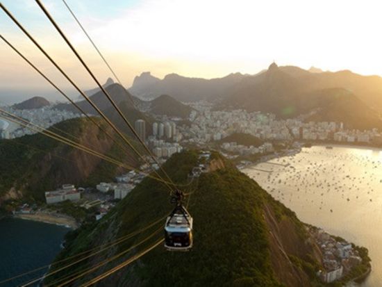 【プライベートツアー】カテドラル・メトロポリターナ＆ポン・ジ・アスーカル☆美しいステンドグラスに感動♪市内半日観光ツアー＜日本語ガイド／リオ・デ・ジャネイロ発＞