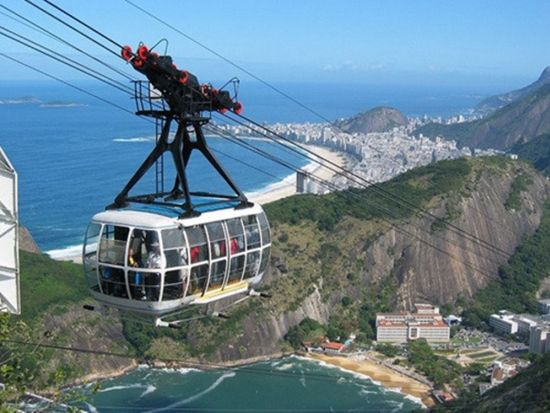 ジープで駆けるリオデジャネイロ☆コルコバードの丘(キリスト像)＆ポン・ジ・アスーカル半日市内観光ツアー＜英語ガイド／リオ・デ・ジャネイロ発＞