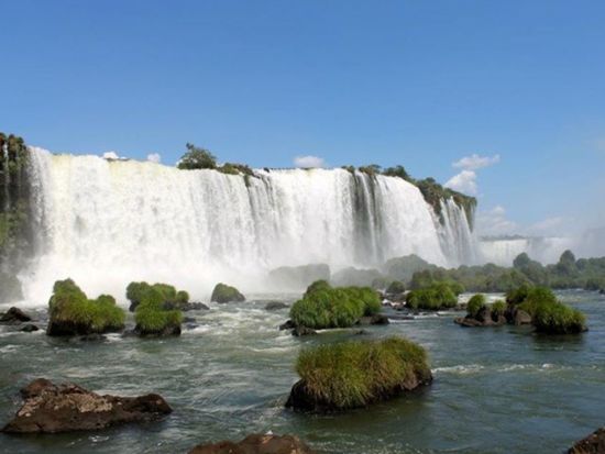 ブラジル側から望むイグアスの滝プライベートツアー！滝に近づけるサファリ＆ボートアドベンチャー付き＜日本語ガイド／フォス・ド・イグアスまたはプエルト・イグアス発＞