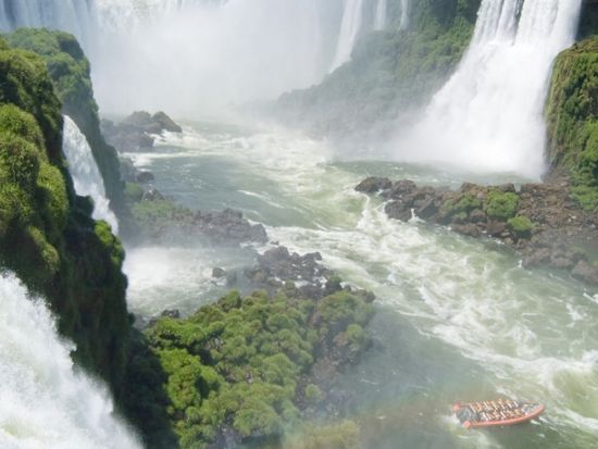 ブラジル側から望むイグアスの滝プライベートツアー！滝に近づけるサファリ＆ボートアドベンチャー付き＜日本語ガイド／フォス・ド・イグアスまたはプエルト・イグアス発＞
