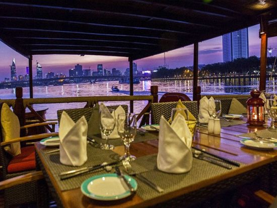 サイゴン川ディナークルーズ　大型船インドシナ号 　シクロ乗車体験付きプランあり＜日本語ガイド選択可＞