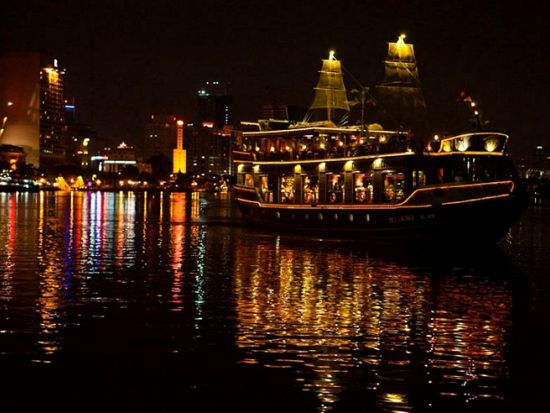 サイゴン川ディナークルーズ　大型船インドシナ号 　シクロ乗車体験付きプランあり＜日本語ガイド選択可＞