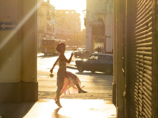 プロカメラマンの撮影付き！ハバナ旧市街ウォーキングフォトセッション＜モヒート付き／ハバナ発＞