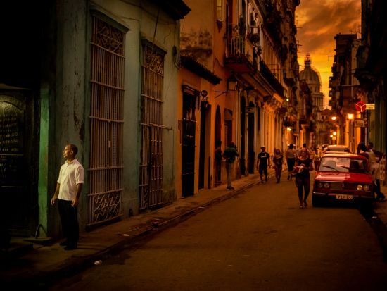 プロカメラマンの撮影付き！ハバナ旧市街ウォーキングフォトセッション＜モヒート付き／ハバナ発＞