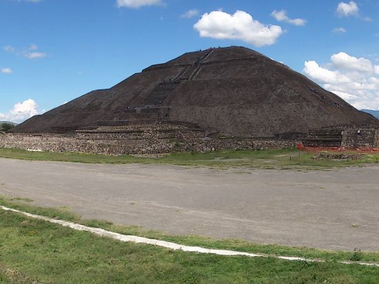 世界遺産テオティワカン早朝観光ツアー＜英語ガイド／メキシコ・シティ発／テキーラ試飲付き＞
