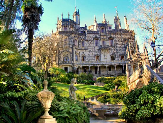 【プライベートツアー】レガレイラ宮殿と世界遺産シントラ、ペーナ宮殿、ロカ岬 1日観光＜車貸切／リスボン発＞by[みゅう]