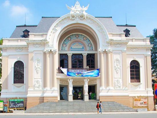 ホーチミン市内観光　ピンクの教会など主要スポットを巡る　人気ガイド確約またはホアトゥック昼食付きプランあり　早朝空港お迎え可＜午前／現地ガイド（日本語可）＞
