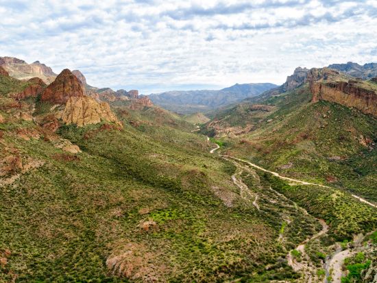 アパッチトレイル観光ツアー 蒸気船クルーズ乗船＆ロスト・ダッチマン州立公園＜英語ガイド／フェニックス・スコッツデールまたはその周辺エリア発＞