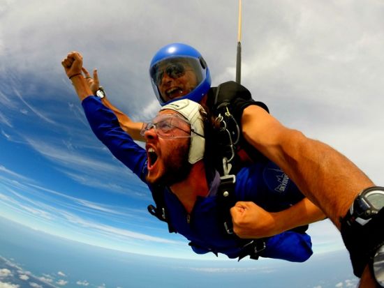 オークランド　スカイダイビング　最大5,400メートルからのフリーフォール！＜送迎付き＞