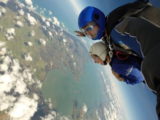 オークランド　スカイダイビング　最大5,400メートルからのフリーフォール！＜送迎付き＞