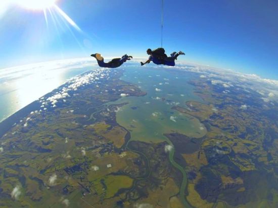 オークランド　スカイダイビング　最大5,400メートルからのフリーフォール！＜送迎付き＞