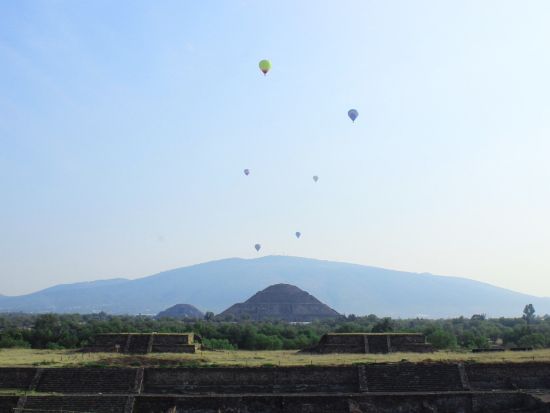 世界遺産テオティワカン早朝観光ツアー＜英語ガイド／メキシコ・シティ発／テキーラ試飲付き＞