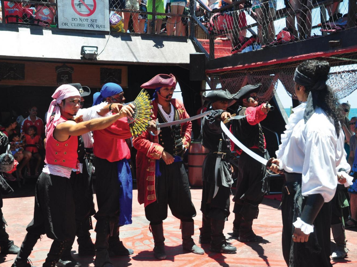 海賊船で行くシュノーケリングツアー エイ サメと泳げる体験付 飲み放題 プンタカナ発 ドミニカ共和国の観光 オプショナルツアー専門 Veltra ベルトラ