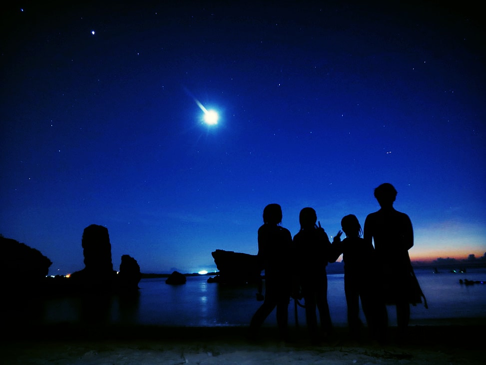 真夏の夜は眠らない！スタッフオススメの夜遊びナイトツアー特集 | 沖縄本島の観光・オプショナルツアー専門予約サイト VELTRA（ベルトラ）