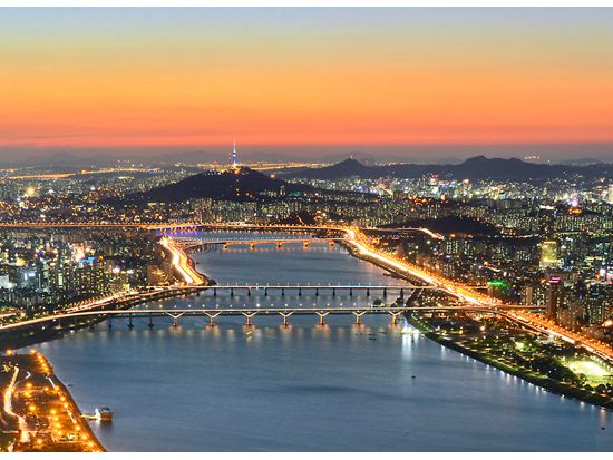 ソウル・ナイトツアー　広蔵市場＋ソウルスカイ展望台＋東大門デザインプラザ(DDP)＜日本語ガイド／明洞解散＞