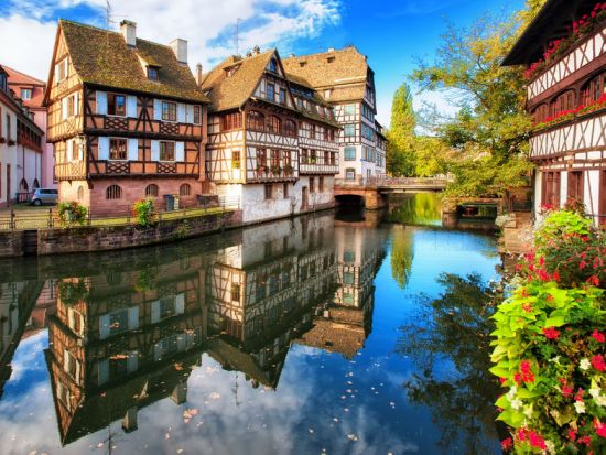 バーデン・バーデン黒い森＋ストラスブール日帰りツアー　ドイツとフランスの美しい歴史的都市を訪問＜英語ガイド／フランクフルト発＞