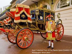 Buckingham_Palace_State_Rooms_and_Royal_Mews_3986_25697