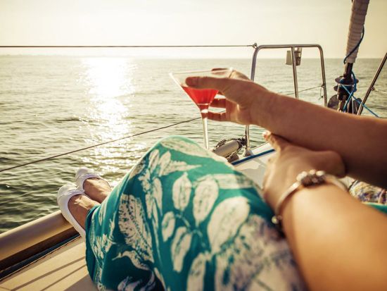 サンセットセーリング　ホヌラニ号　アルコール2杯＆ソフトドリンク飲み放題＆軽食付き＜ケワロ湾発＞