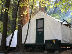 half-dome-village-tent-cabin-2-_1000x667